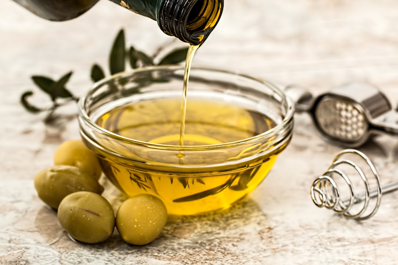 Aceite de oliva , pilar principal de la dieta mediterránea